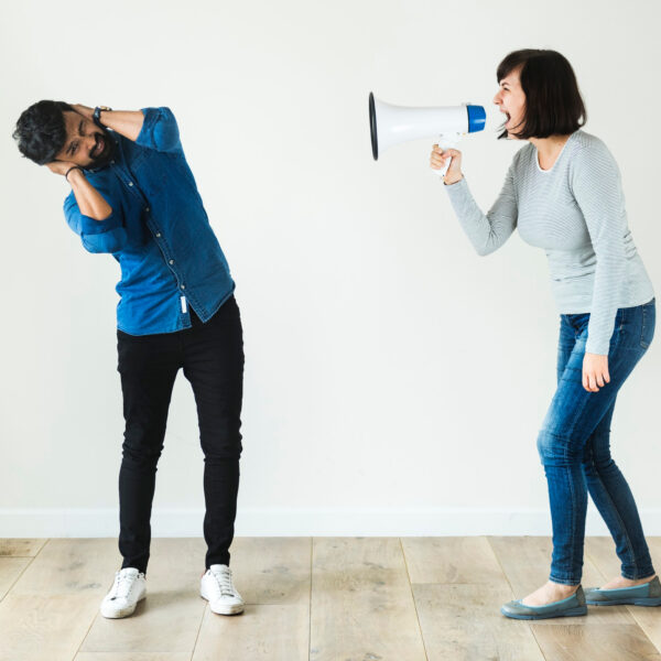 Vivre avec une femme hystérique : Conseils et stratégies pour une relation harmonieuse