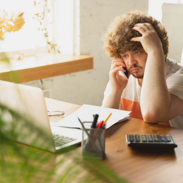 "J'ai peur d'avoir des dettes" : Comment la Génération Z gère la peur des dettes et l’épargne