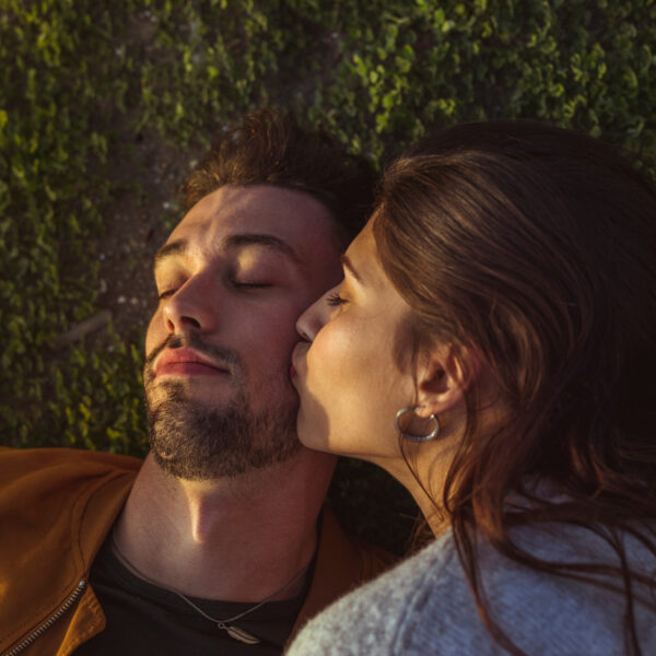 Différence entre amour et attachement : comprendre les nuances émotionnelles