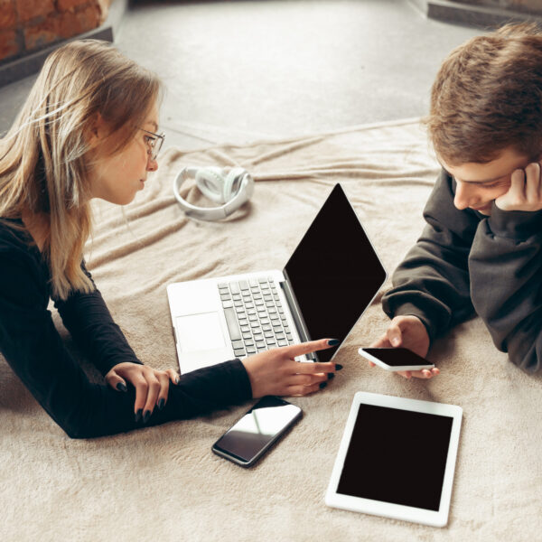 La peur d’être exclu : une angoisse sociale exacerbée par l'ère numérique