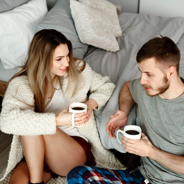 La Gestalt-thérapie aide les couples à améliorer leur communication et leur compréhension mutuelle