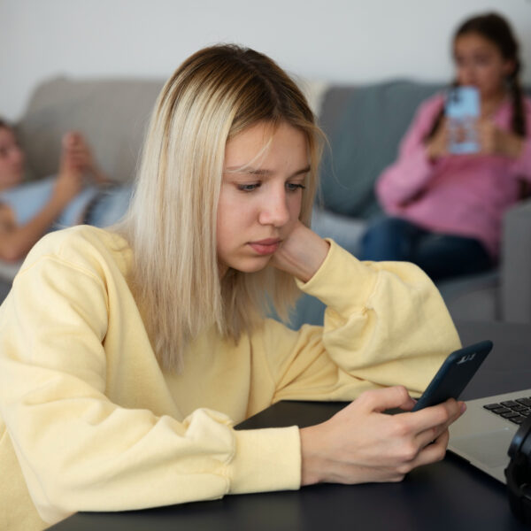 Comment réagir face au cyberharcèlement ? Les bons réflexes à adopter