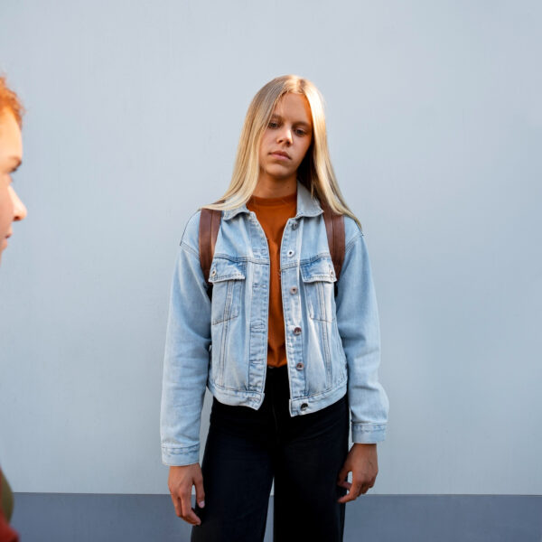 Phobie sociale et estime de soi : pourquoi sont-elles liées ?