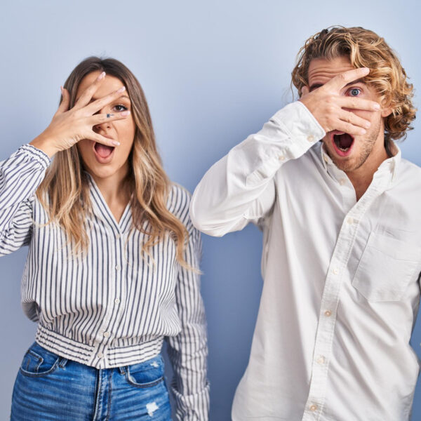 Pourquoi certaines personnes développent-elles une peur irrationnelle des regards des autres ?