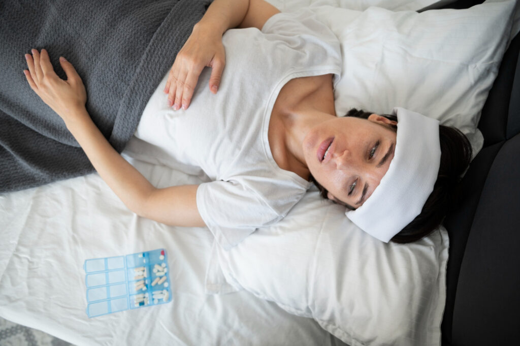 Causes physiologiques et médicales des troubles du sommeil : apnée, douleurs chroniques et hormones