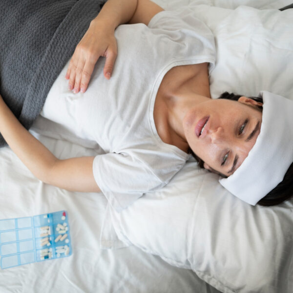 Causes physiologiques et médicales des troubles du sommeil : apnée, douleurs chroniques et hormones