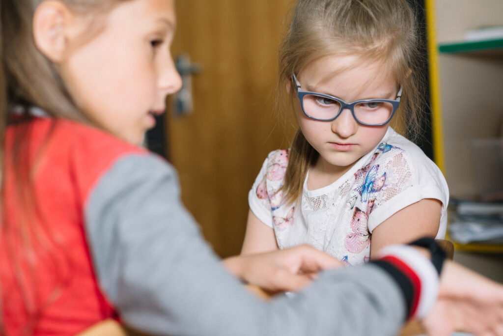 Les premiers conflits entre enfants : comment les gérer ?