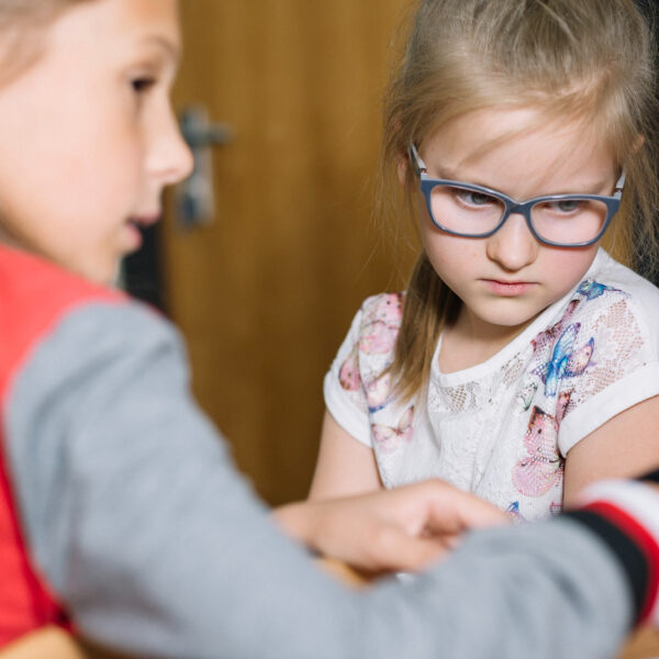 Les premiers conflits entre enfants : comment les gérer ?