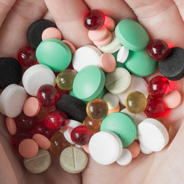 Quels médicaments ciblent les réactions biologiques des phobies ?