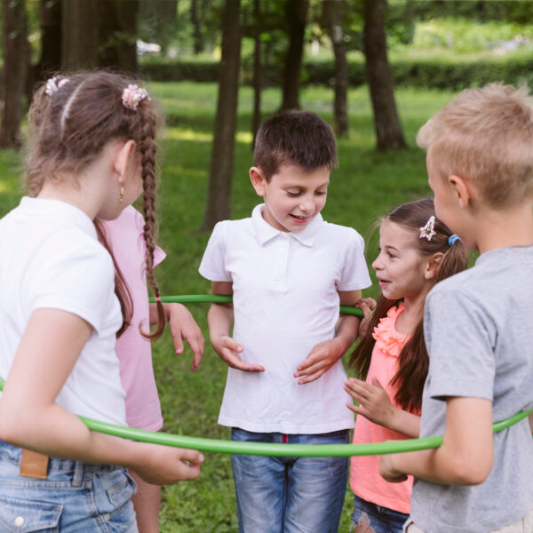 Activités adaptées pour renforcer les liens entre frères et sœurs d’âges différents