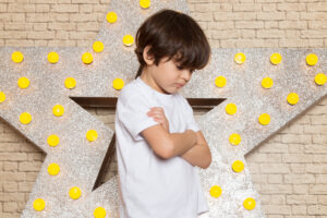 Gérer les caprices et les crises sans crier : astuces et conseils