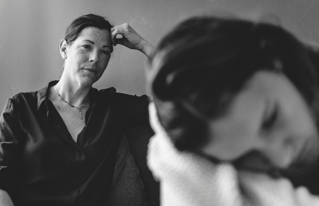 Hypnose et phobie sociale : une méthode complémentaire prometteuse