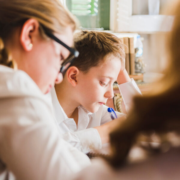 Pourquoi l’éducation et le modèle parental influencent-ils les peurs ?