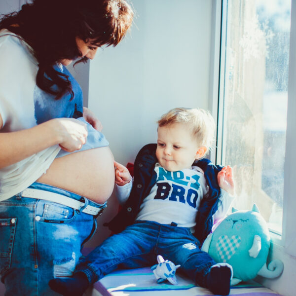 Comment bien vivre une grossesse avec un enfant en bas âge ?