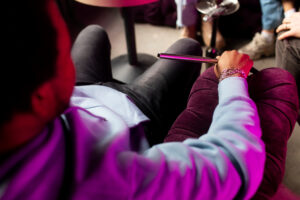 Comment la culture et les normes sociales influencent-elles le risque d’addiction ?