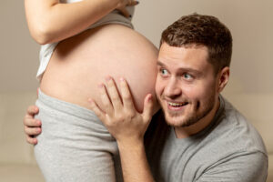 Le rôle du père ou du partenaire pendant la grossesse : comment bien s’impliquer ?