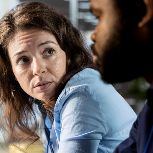 Pourquoi certaines personnes deviennent-elles plus irritables sous stress ?