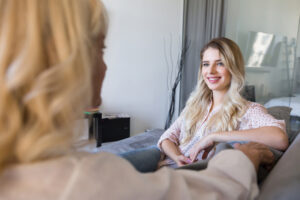 Pourquoi certaines thérapies recommandent-elles des séances hebdomadaires ?