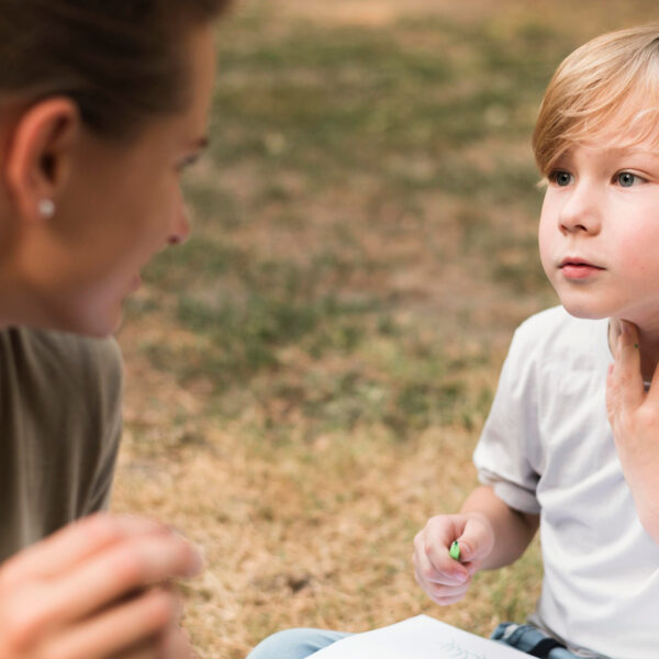 Pourquoi certains enfants développent-ils des phobies sans exposition directe ?