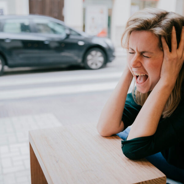 Pourquoi le stress amplifie-t-il certaines émotions comme la colère ou la peur ?
