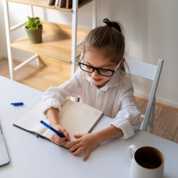 Comment apprendre à son enfant à gérer son temps et ses devoirs ?