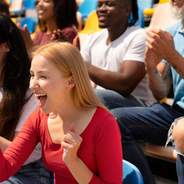La psychologie des foules : pourquoi changeons-nous de comportement en groupe ?