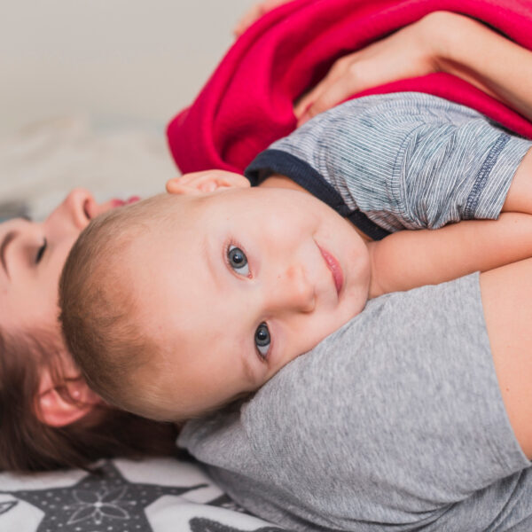 Les changements physiques et émotionnels après l’accouchement : comment s’y préparer ?