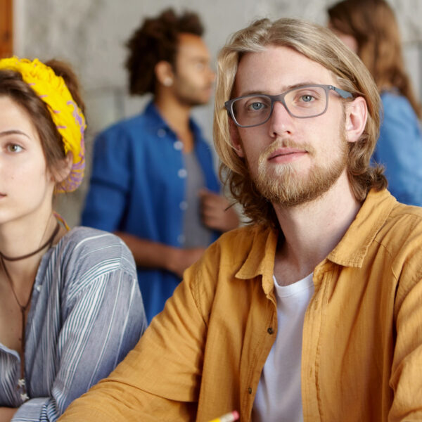 Les théories de l’identité sociale : comment nous définissons-nous en groupe ?