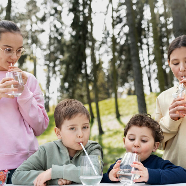 Comment aider les enfants à boire plus d’eau au quotidien ?