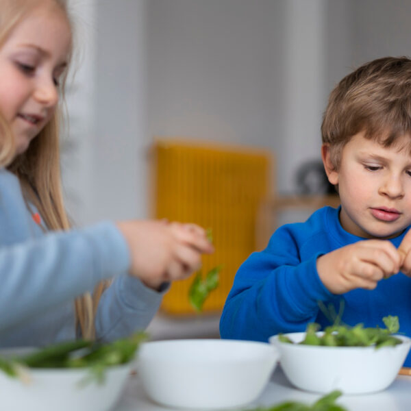 Pourquoi mon enfant mange toujours la même chose et comment l’aider à varier sans conflit ?