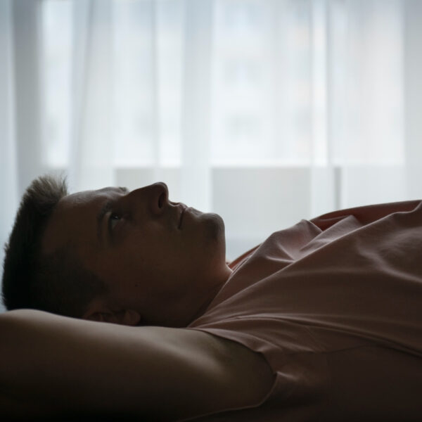 Comment la psychothérapie aide-t-elle à gérer les flashbacks et cauchemars liés à un traumatisme ?