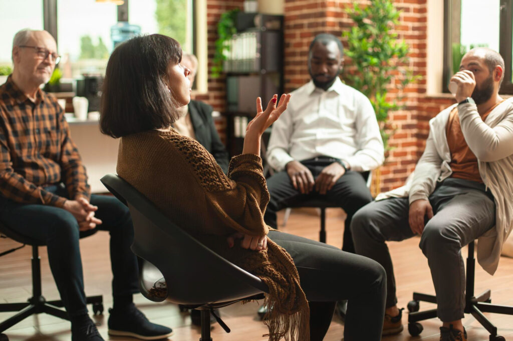 La thérapie de groupe est-elle efficace pour les survivants de traumatismes ?