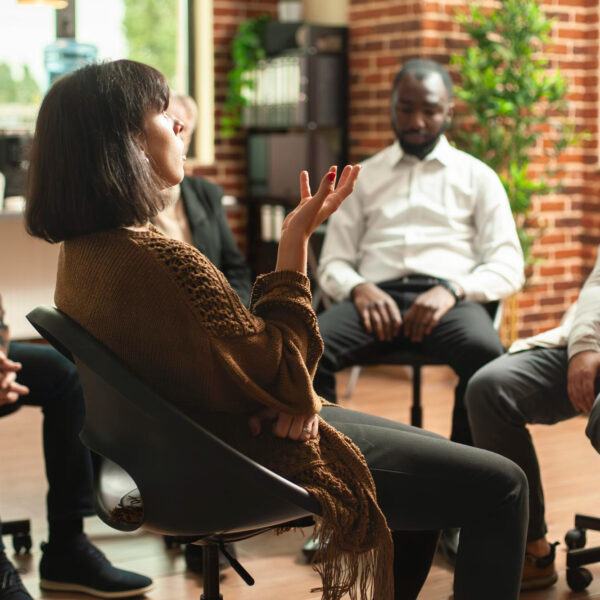 La thérapie de groupe est-elle efficace pour les survivants de traumatismes ?