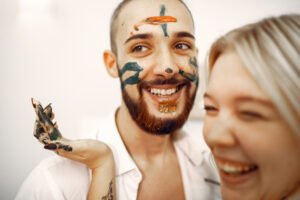 Pourquoi certaines émotions sont universelles et d’autres influencées par la culture ?