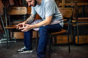 Pourquoi l’addiction entraîne-t-elle une perte de contrôle émotionnel ?