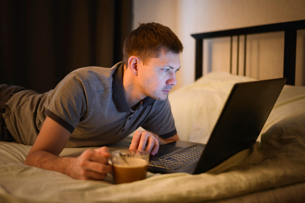 Routine du coucher et écrans : comment réduire leur impact négatif sur le sommeil ?