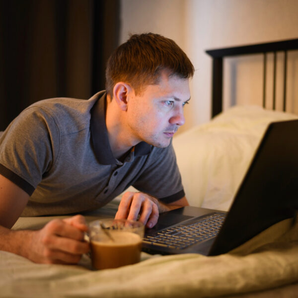 Routine du coucher et écrans : comment réduire leur impact négatif sur le sommeil ?