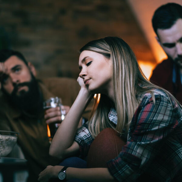 Pourquoi la dépendance entraîne-t-elle souvent des conflits avec l’entourage ?