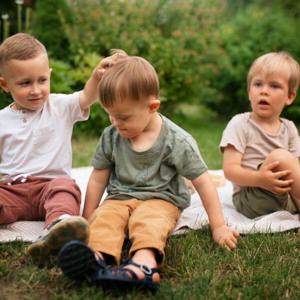 À quel âge les enfants commencent-ils à se faire des amis ?