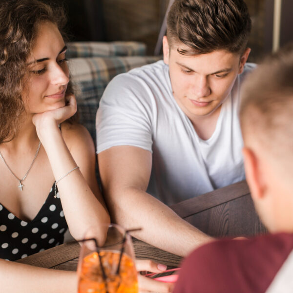 Comment les addictions affectent-elles la confiance des proches ?