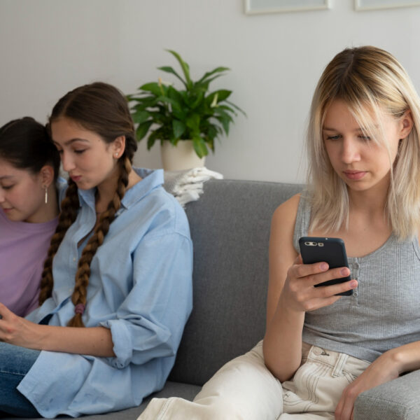 Comment utiliser les réseaux sociaux pour sensibiliser aux risques de dépendance ?