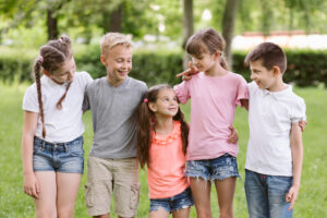 Demi-frères et demi-sœurs dans une famille recomposée, entre rapprochement et rivalité