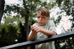 Enfant réservé, enfant en souffrance, où se situe la vraie ligne d’alerte ?