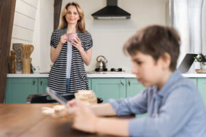 Faut-il vraiment prendre une place d’autorité quand on est beau-parent ?