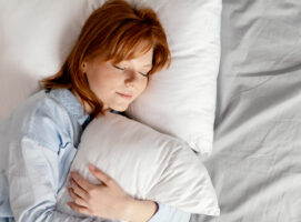 Pourquoi les adolescents dorment plus tard et ce que cela change vraiment