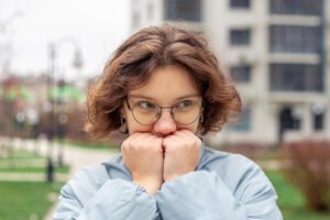 Pourquoi les phobies sont-elles classées parmi les troubles anxieux ?