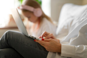 Psychothérapie en ligne, quels outils et quelles technologies sont réellement utilisés par les thérapeutes ?