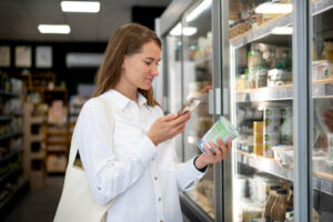 Applications pour mieux faire ses courses, aide précieuse ou nouveau réflexe automatique ?