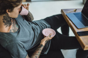 Le développement personnel peut-il prévenir les addictions ?