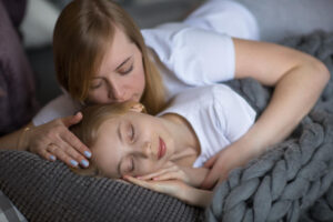 Mon enfant réclame ses parents au moment de dormir